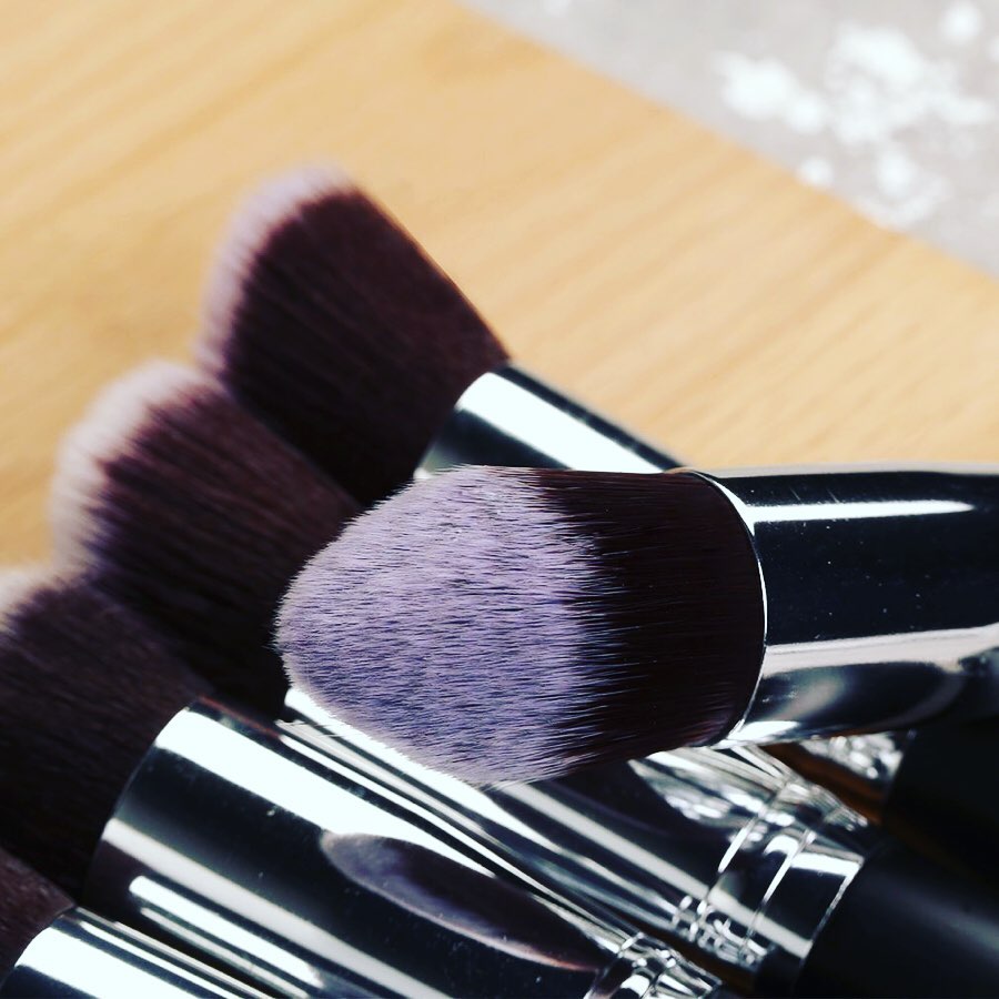 Essential Makeup Brush Kit (10+2pcs) - BEAKEY